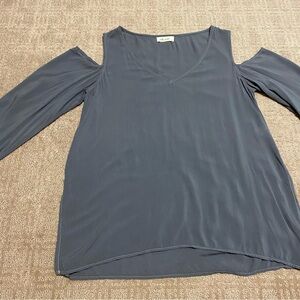 {Bella Dahl} V-Neck Cold Shoulder Long Sleeve Blouse Top ~ Size Small